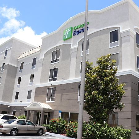 Holiday Inn Express Hotel & Suites Clearwater Us 19 North By Ihg Εξωτερικό φωτογραφία